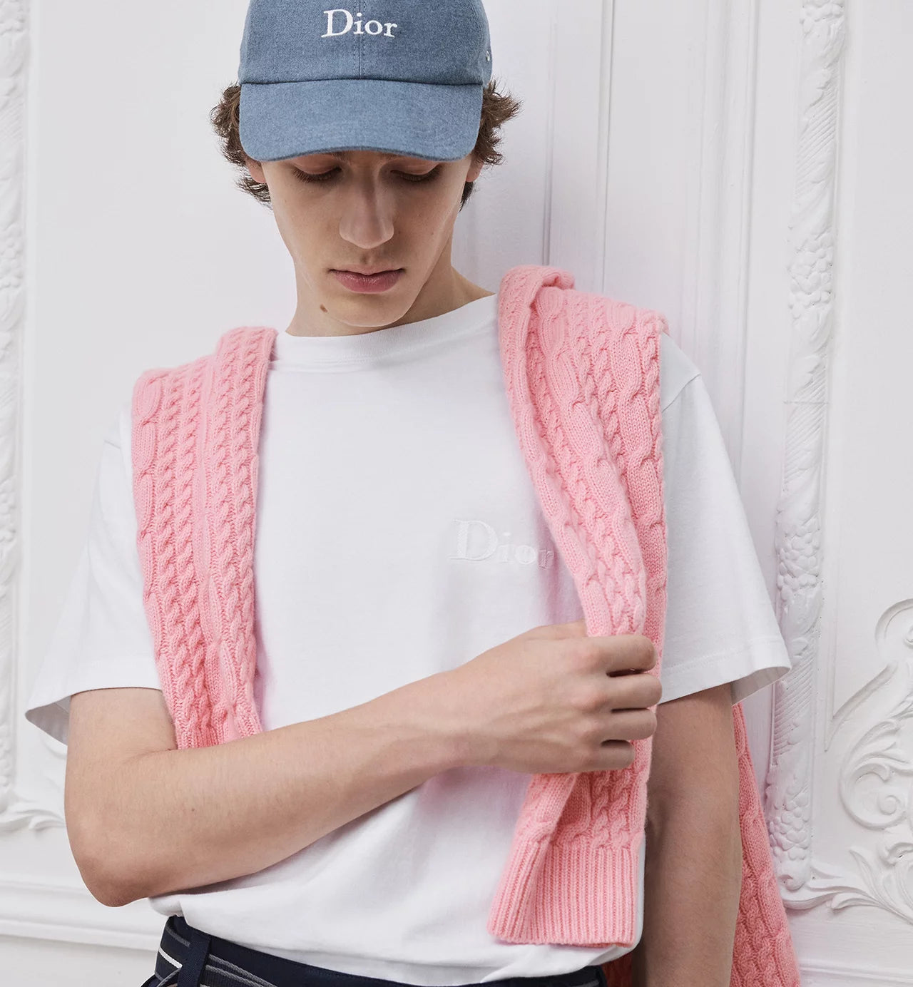 Relaxed fit White T-shirt with Logo Embroidery