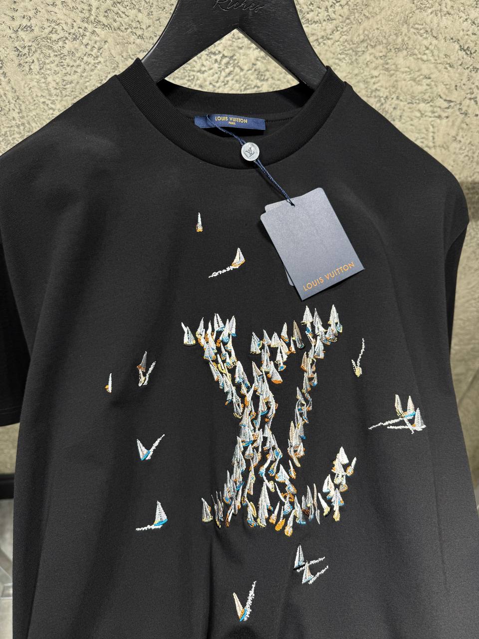 LV Regatta Motif Black T-shirt